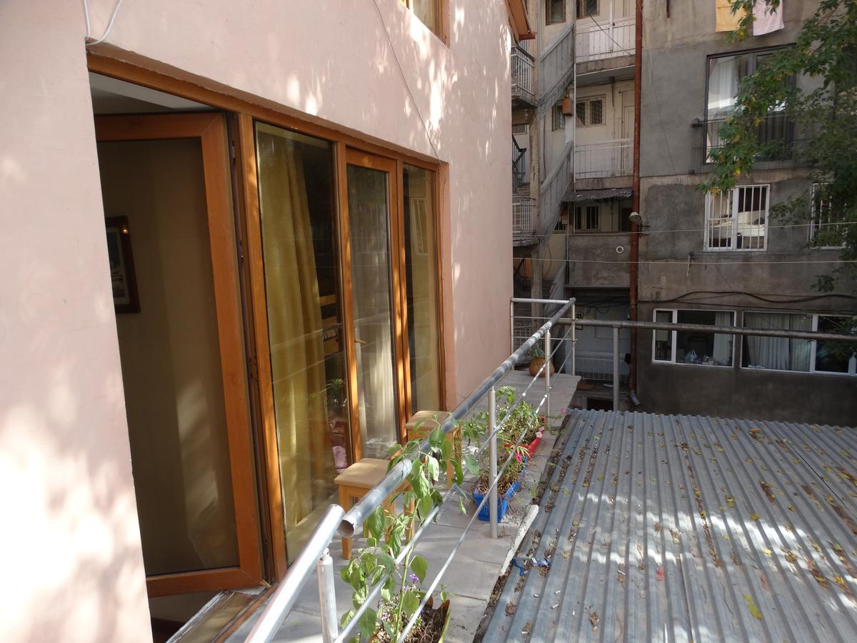 Destiny 1 Hostel Erevan Esterno foto