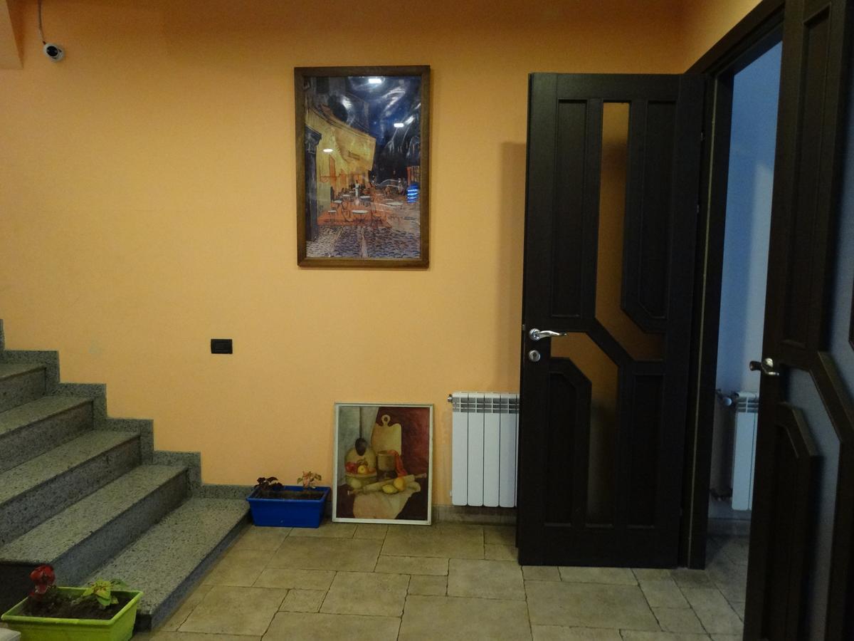 Destiny 1 Hostel Erevan Esterno foto