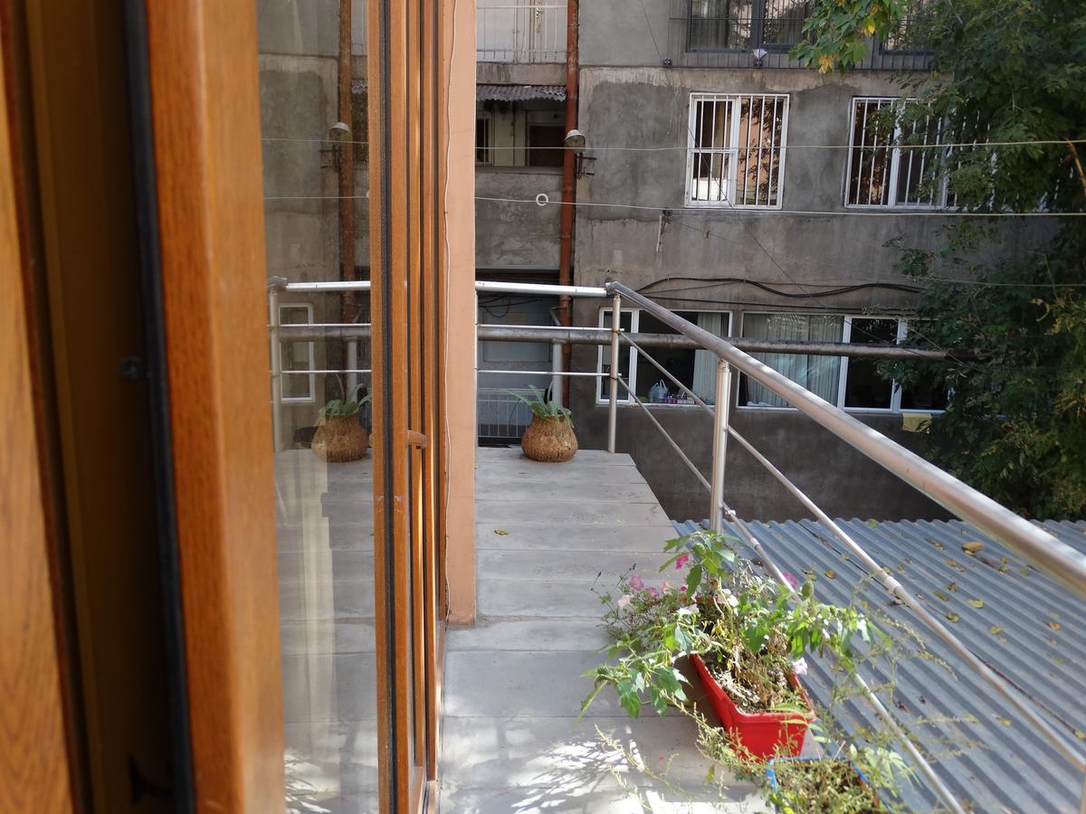 Destiny 1 Hostel Erevan Esterno foto