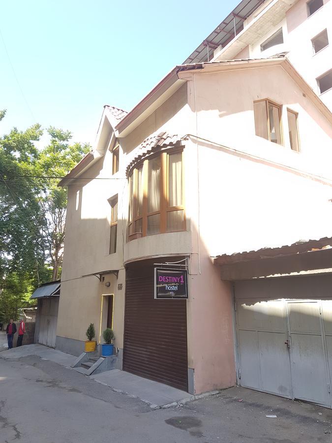 Destiny 1 Hostel Erevan Esterno foto